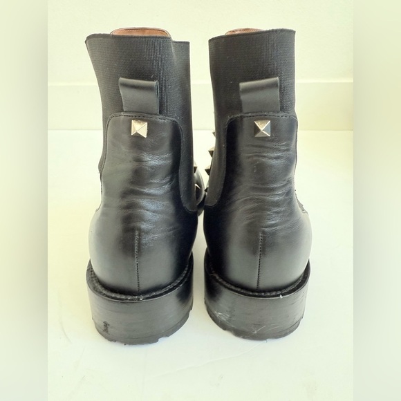 Valentino Garavani Black Leather Rockstud Almond toe Chelsea Ankle Boots EU 39 - Picture 10 of 14